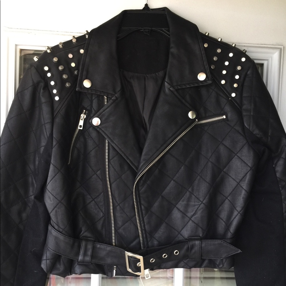 😍Ladies Motto Black Crop Jacket😍